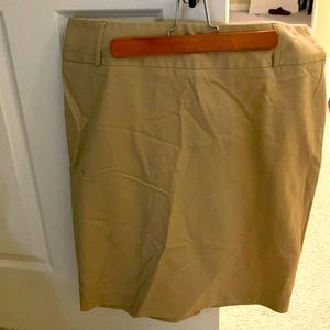 Belted khaki skirt